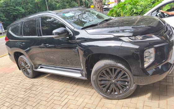 MITSUBISHI PAJERO SPORT 2.4 16V MIVEC TURBO DIESEL LEGEND BLACK AWD AUTOMÁTICO